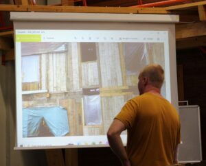 Aizvadīta meistarklase par vēsturisko koka ēku detaļām