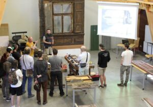 Aizvadīta meistarklase par vēsturisko koka ēku detaļām