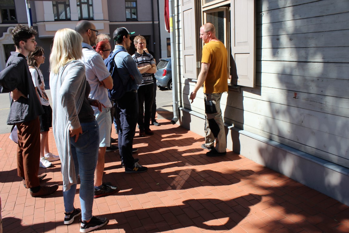 Aizvadīta meistarklase par vēsturisko koka ēku detaļām