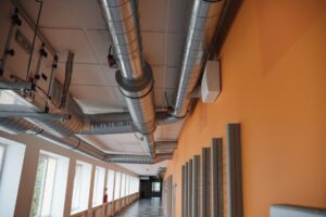 Rīgas pašvaldības izglītības iestādes gatavas izaicinājumiem un kvalitatīvam mācību procesam klātienē