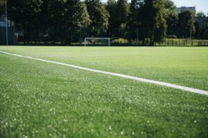 Rīgā uzbūvēts jauns daudzfunkcionāls sporta laukums