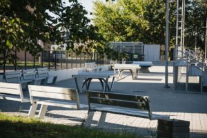 Rīgā uzbūvēts jauns daudzfunkcionāls sporta laukums