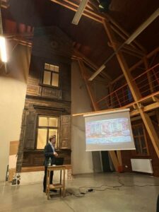Dr.arch. Ilmāra Dirveika lekcija koka ēku renovācijas centrā “Koka Rīga”