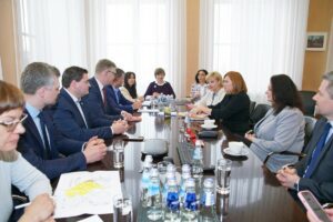 Rīgas pašvaldība rosina pēc iespējas ātrāk atrast labākos risinājumus zemes izmantošanai pie lidostas “Rīga”