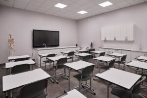 Vēsturiskajā Jaunciema pamatskolā atjaunots pirmais stāvs