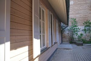 Rudenī Rīgas pašvaldība atklās restaurācijas darbnīcu “Koka Rīga” telpās