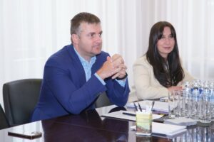 Rīgas pašvaldība rosina pēc iespējas ātrāk atrast labākos risinājumus zemes izmantošanai pie lidostas “Rīga”