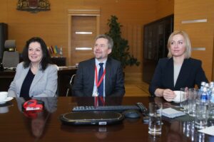 Rīgas pašvaldība rosina pēc iespējas ātrāk atrast labākos risinājumus zemes izmantošanai pie lidostas “Rīga”