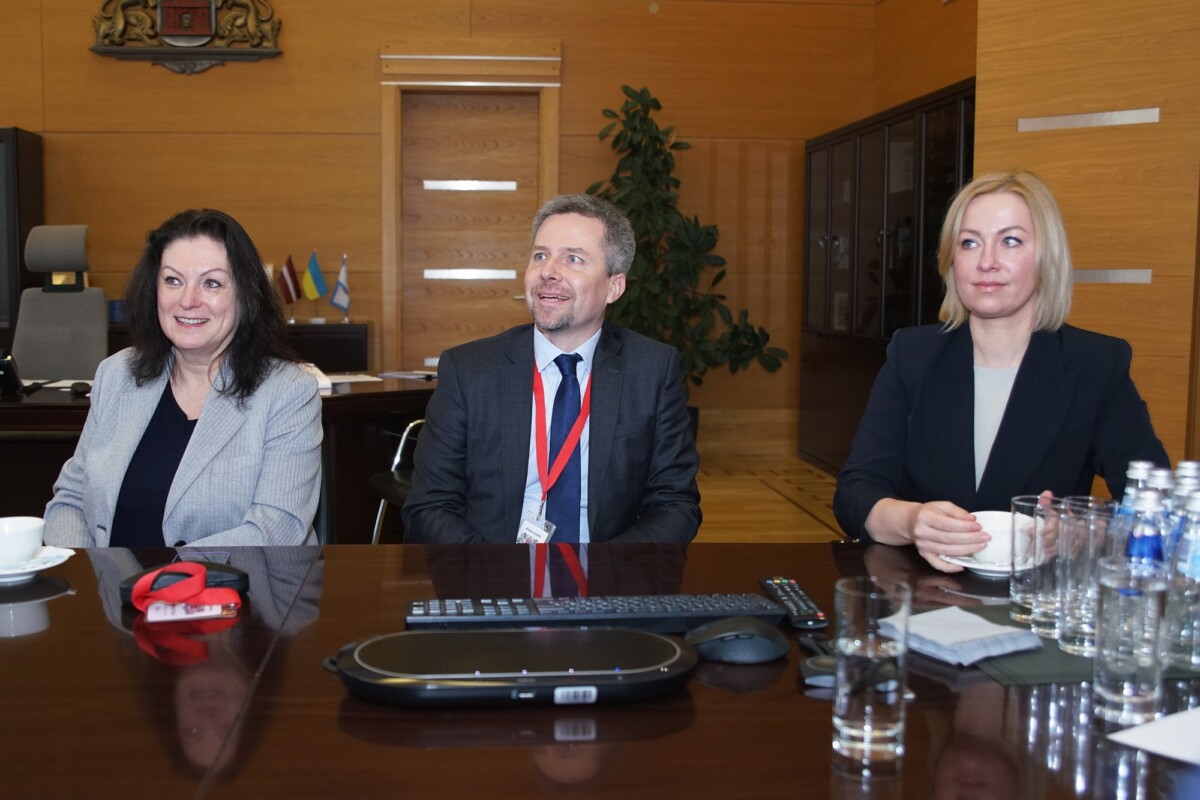 Rīgas pašvaldība rosina pēc iespējas ātrāk atrast labākos risinājumus zemes izmantošanai pie lidostas “Rīga”