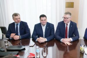 Rīgas pašvaldība rosina pēc iespējas ātrāk atrast labākos risinājumus zemes izmantošanai pie lidostas “Rīga”