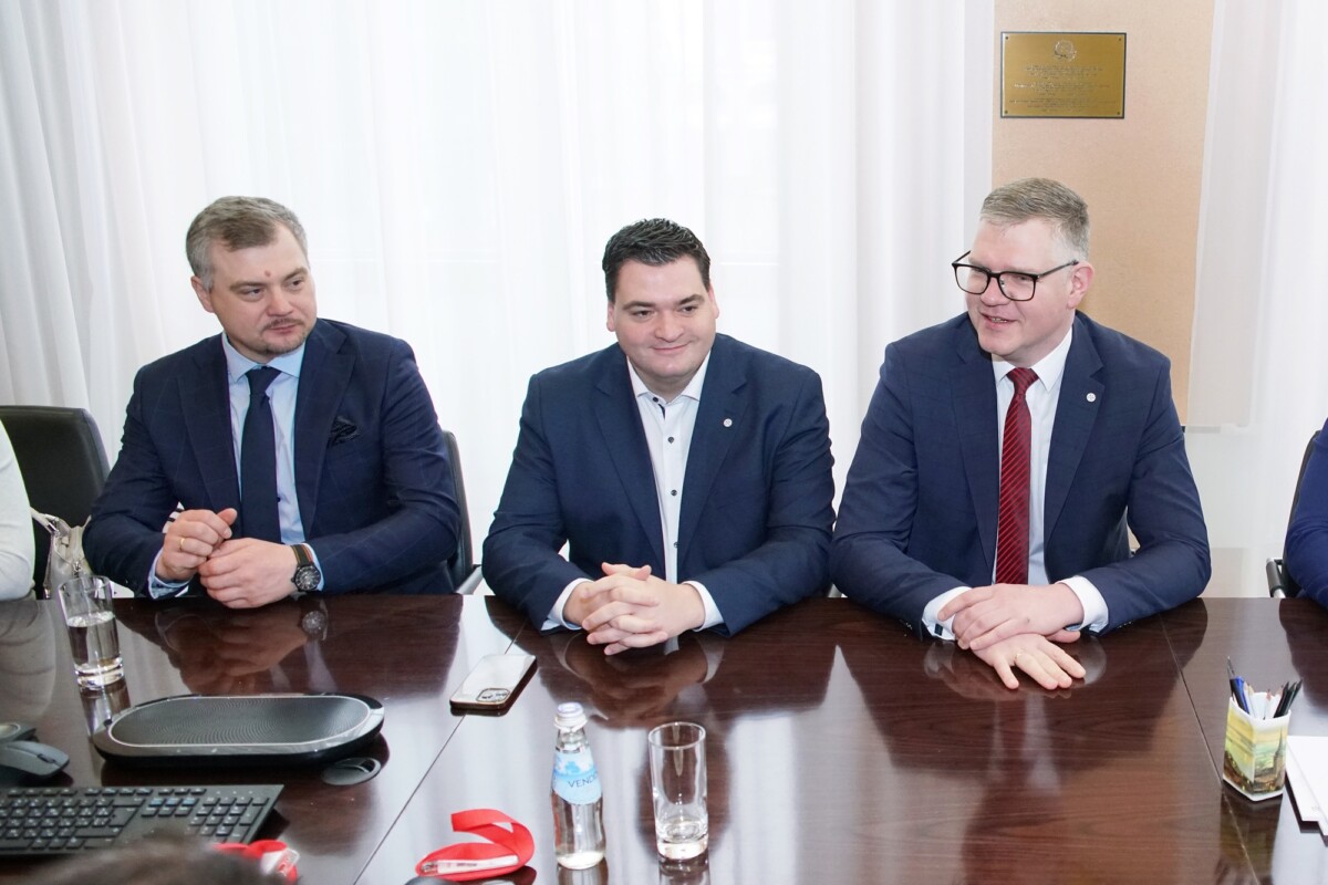 Rīgas pašvaldība rosina pēc iespējas ātrāk atrast labākos risinājumus zemes izmantošanai pie lidostas “Rīga”