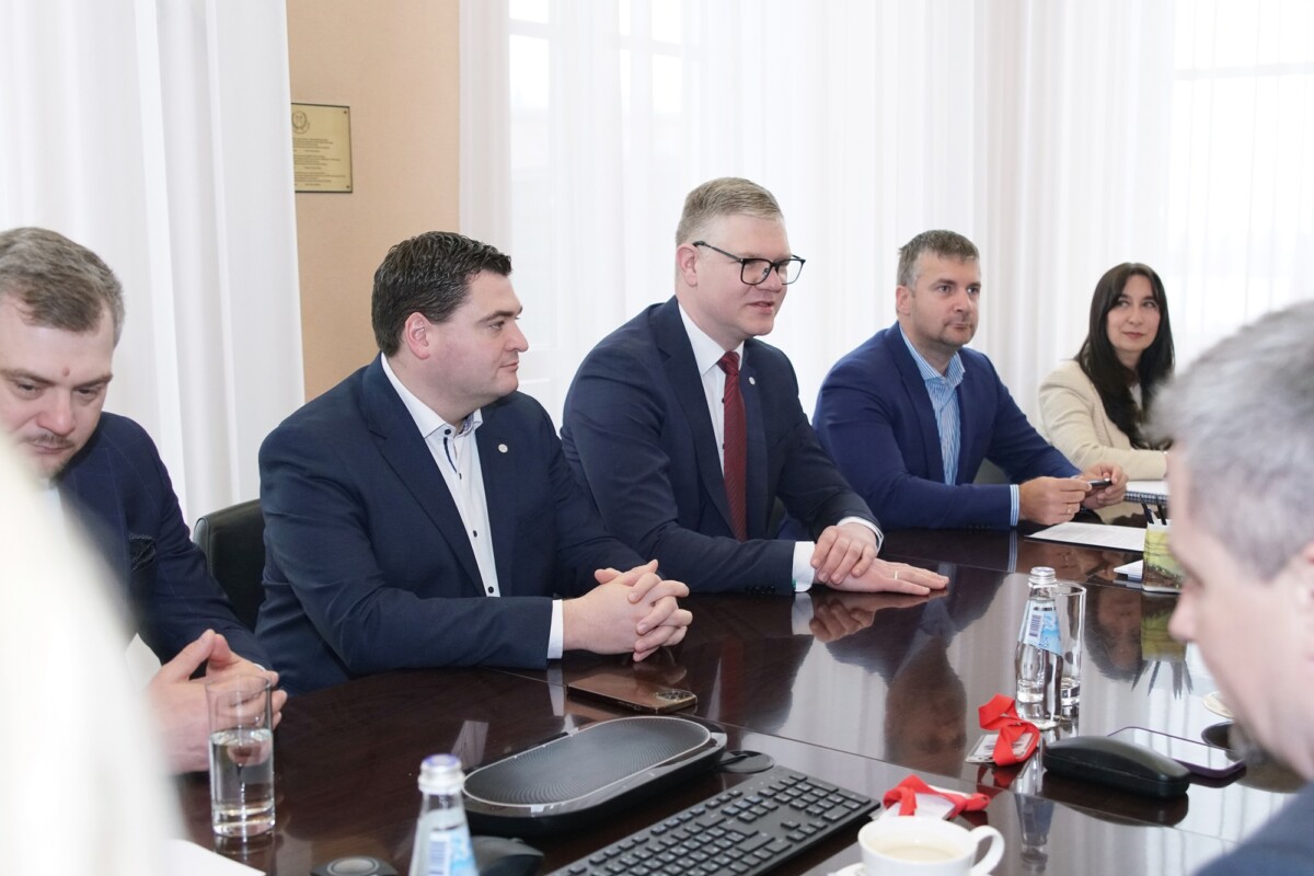 Rīgas pašvaldība rosina pēc iespējas ātrāk atrast labākos risinājumus zemes izmantošanai pie lidostas “Rīga”