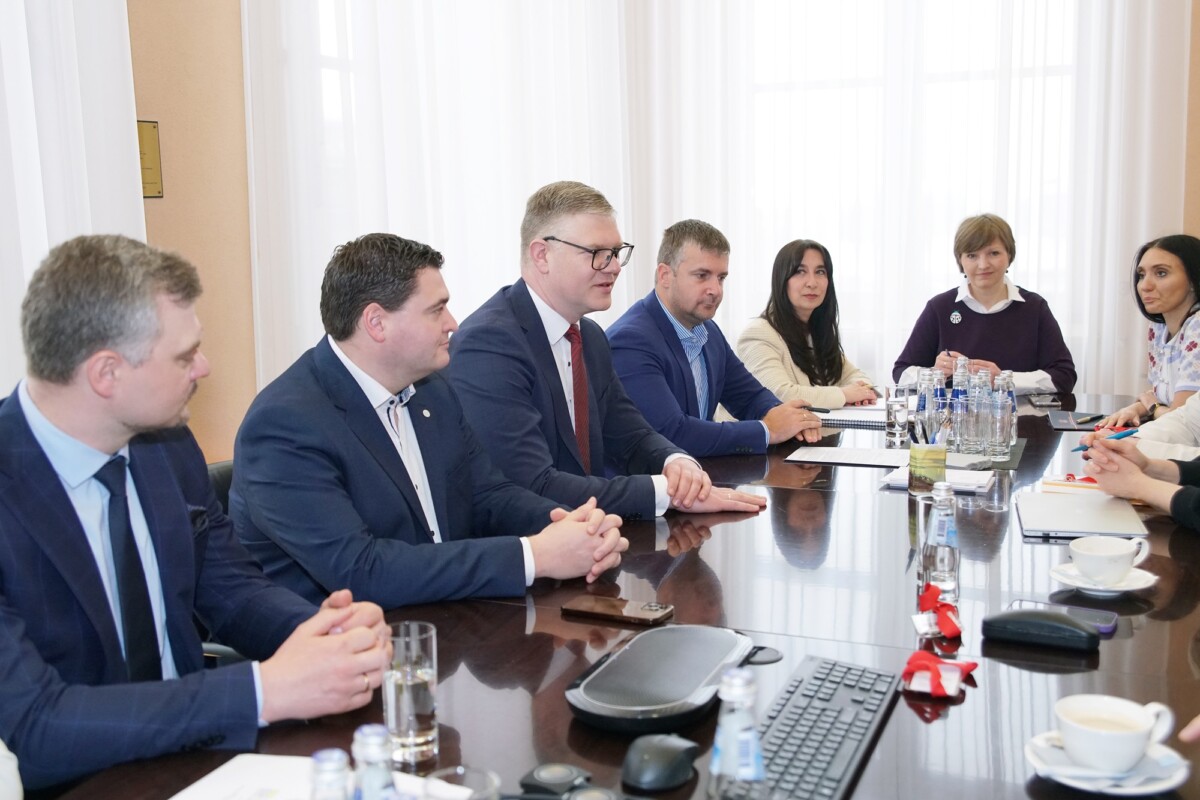 Rīgas pašvaldība rosina pēc iespējas ātrāk atrast labākos risinājumus zemes izmantošanai pie lidostas “Rīga”