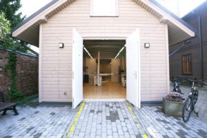 “Koka Rīga” restaurācijas darbnīcā veicinās kultūrvēsturiskā mantojuma apzināšanu un praktisko iemaņu gūšanu