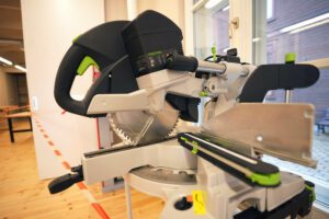 “Koka Rīga” restaurācijas darbnīcā veicinās kultūrvēsturiskā mantojuma apzināšanu un praktisko iemaņu gūšanu