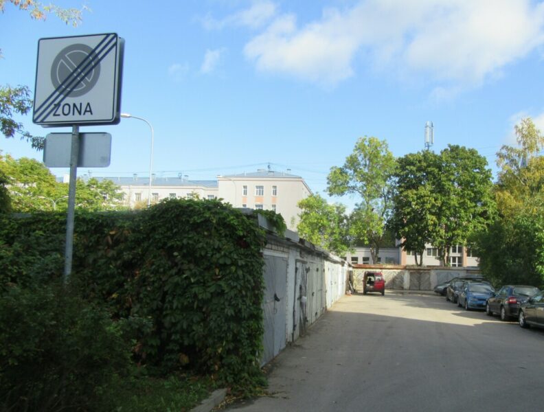 24 garāžu telpu grupas un tām piekrītošās zemesgabala domājamās daļas Zemaišu ielā 1, Rīgā, (Āgenskalnā)