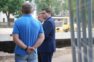 E.Ratnieks: Rīgas 47.vidusskola jau šogad tiks pie jauna āra sporta laukuma