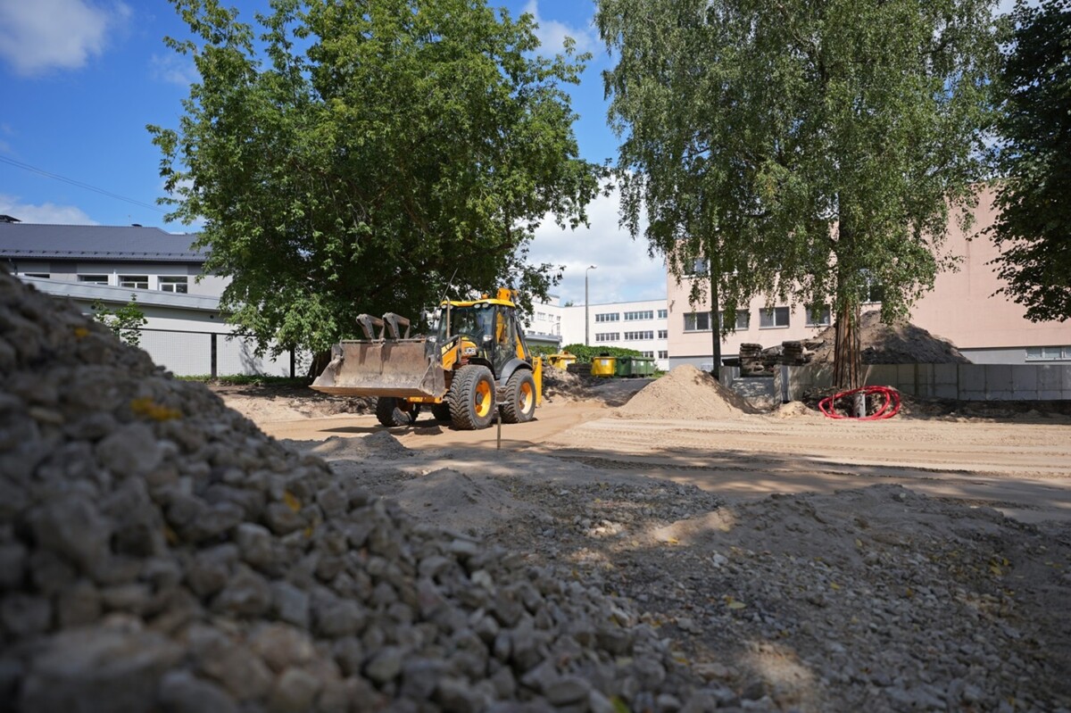 E.Ratnieks: Rīgas 47.vidusskola jau šogad tiks pie jauna āra sporta laukuma