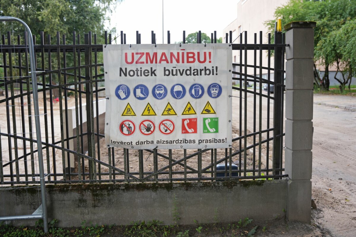 E.Ratnieks: Rīgas 47.vidusskola jau šogad tiks pie jauna āra sporta laukuma