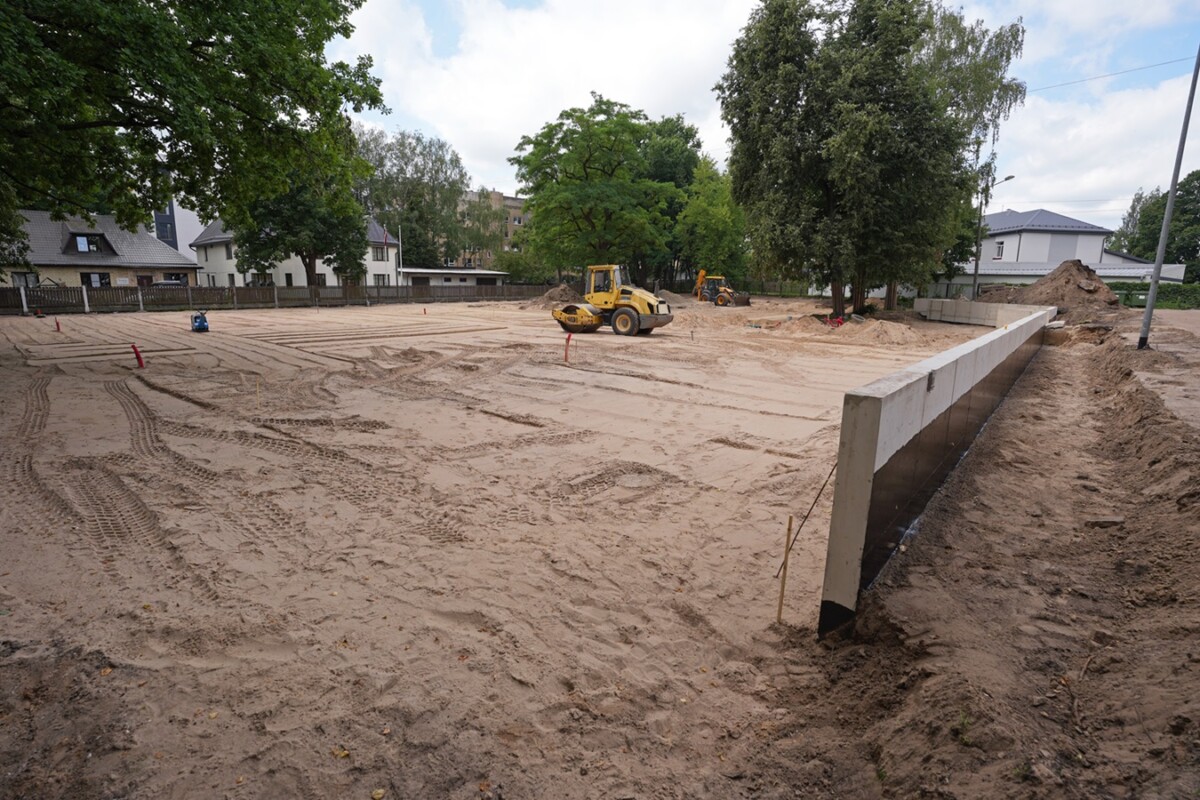 E.Ratnieks: Rīgas 47.vidusskola jau šogad tiks pie jauna āra sporta laukuma