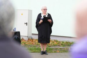 Rīgas 63. pamatskolā atklāts daudzfunkcionāls sporta laukums