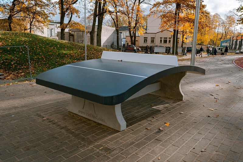 Rīgas Jāņa Šteinhauera vidusskolā atklāts daudzfunkcionāls sporta laukums