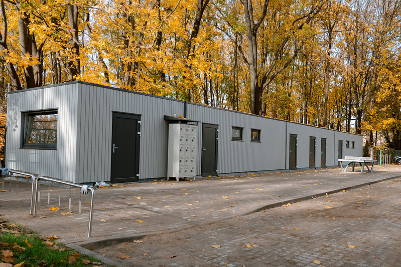 Rīgas Jāņa Šteinhauera vidusskolā atklāts daudzfunkcionāls sporta laukums