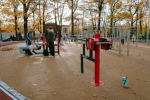 Rīgas Jāņa Šteinhauera vidusskolā atklāts daudzfunkcionāls sporta laukums