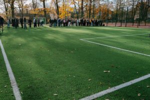 Rīgas Jāņa Šteinhauera vidusskolā atklāts daudzfunkcionāls sporta laukums