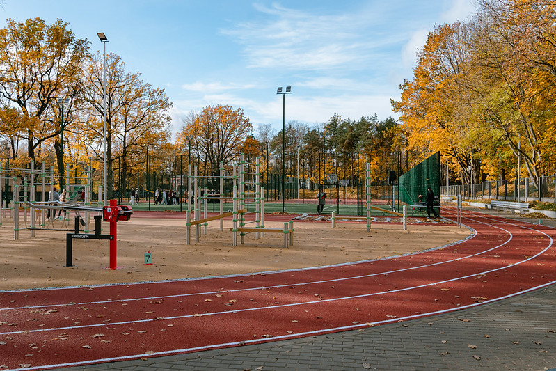 Rīgas Jāņa Šteinhauera vidusskolā atklāts daudzfunkcionāls sporta laukums