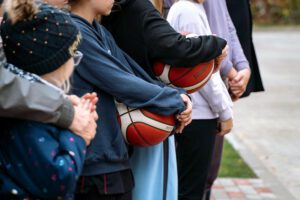 Rīgas 47. vidusskolā tapis daudzfunkcionāls sporta laukums