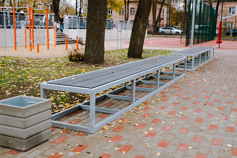 Rīgas 47. vidusskolā tapis daudzfunkcionāls sporta laukums