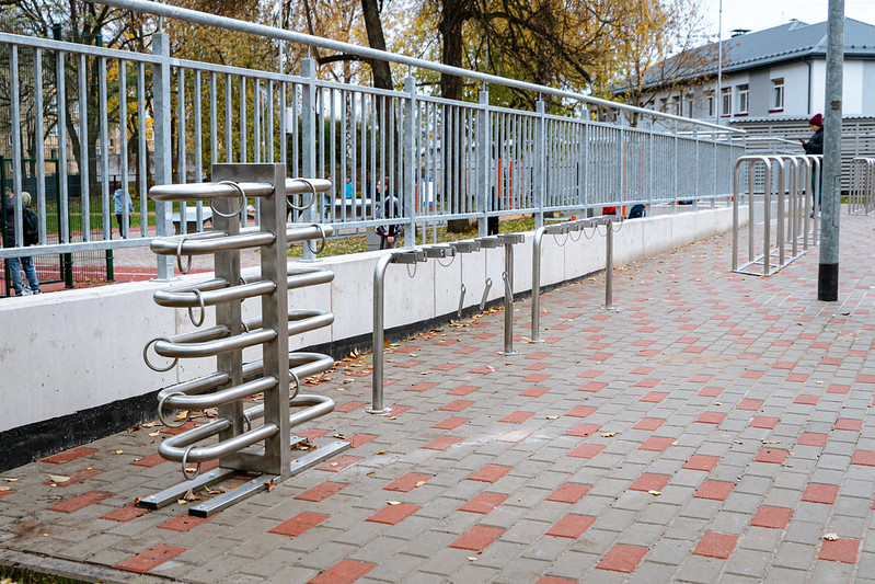 Rīgas 47. vidusskolā tapis daudzfunkcionāls sporta laukums