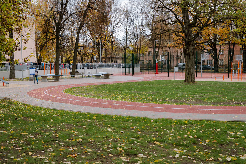 Rīgas 47. vidusskolā tapis daudzfunkcionāls sporta laukums