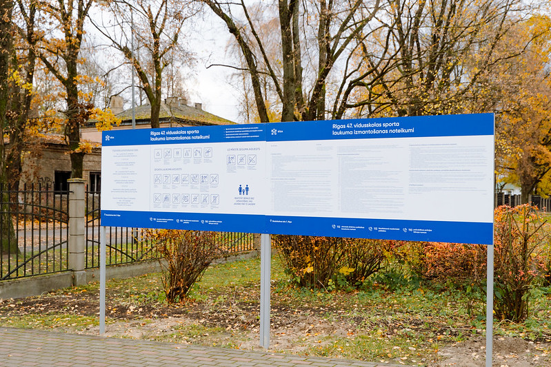 Rīgas 47. vidusskolā tapis daudzfunkcionāls sporta laukums