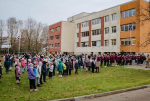 Dārzciema vidusskolā jauns sporta laukums un valsts aizsardzības mācības klase