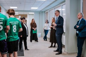 Rīgas pašvaldība skolās ierīko vienpadsmit jaunas dzeramā ūdens stacijas