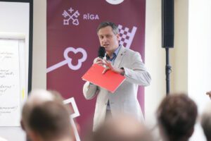 “Rīgas centra ideju laboratorijā” eksperti un uzņēmēji meklē risinājumus aktivitātes veicināšanai galvaspilsētā