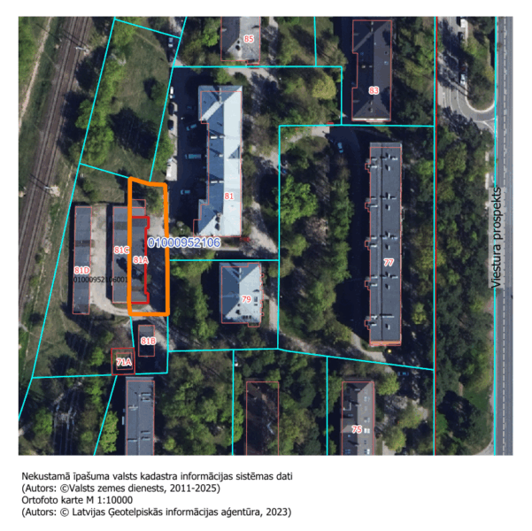 Mutiskā izsolē ar augšupejošu soli starp pirmpirkuma tiesīgajām personām tiek pārdota garāžas ēkas telpu grupa Nr. 009 un tai piekrītošās zemes vienības 169/2505 domājamās daļas Viestura prospektā 81A, Rīgā (Sarkandaugavā)