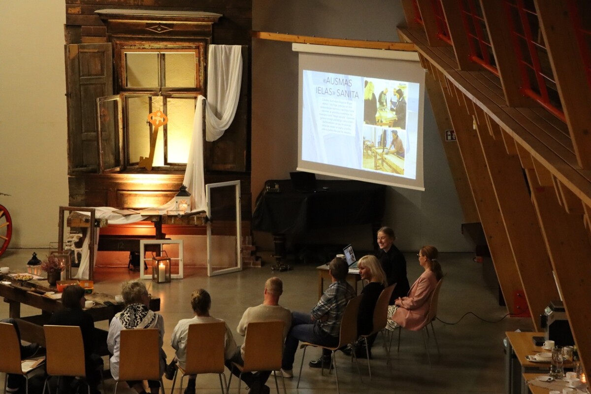 Rīdzinieki apgūst koka logu atjaunošanas prasmes – noslēdzies pirmais praktisko apmācību gads