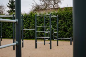 Dārzciema vidusskolā jauns sporta laukums un valsts aizsardzības mācības klase