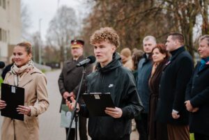 Dārzciema vidusskolā jauns sporta laukums un valsts aizsardzības mācības klase