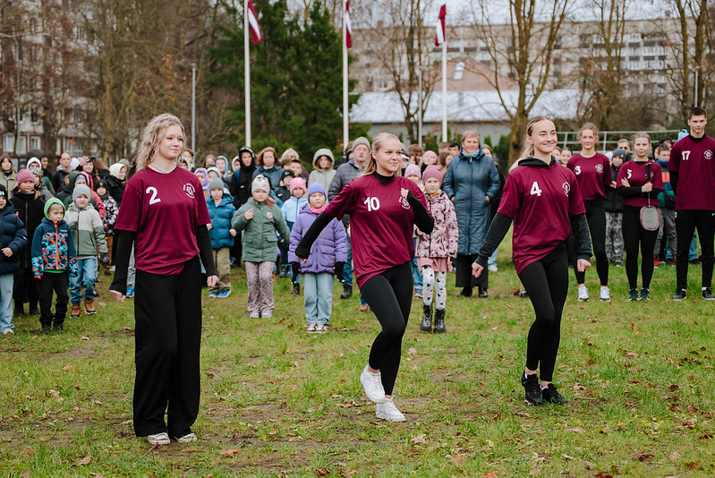 Dārzciema vidusskolā jauns sporta laukums un valsts aizsardzības mācības klase
