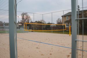 Dārzciema vidusskolā jauns sporta laukums un valsts aizsardzības mācības klase