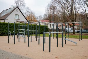 Dārzciema vidusskolā jauns sporta laukums un valsts aizsardzības mācības klase