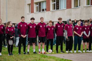 Dārzciema vidusskolā jauns sporta laukums un valsts aizsardzības mācības klase