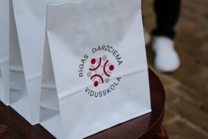 Dārzciema vidusskolā jauns sporta laukums un valsts aizsardzības mācības klase