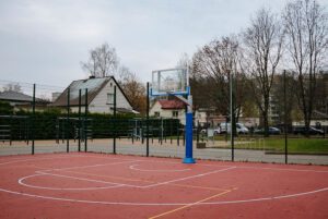 Dārzciema vidusskolā jauns sporta laukums un valsts aizsardzības mācības klase