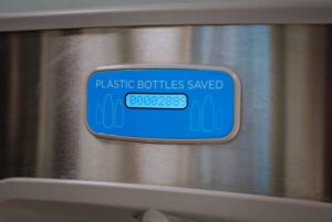 Rīgas pašvaldība skolās ierīko vienpadsmit jaunas dzeramā ūdens stacijas