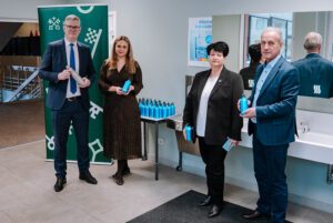 Rīgas pašvaldība skolās ierīko vienpadsmit jaunas dzeramā ūdens stacijas